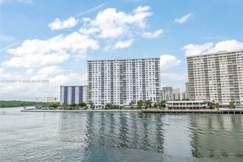 Condo in Sunny Isles Beach, Florida, 1 bedroom  № 2082341 - photo 23