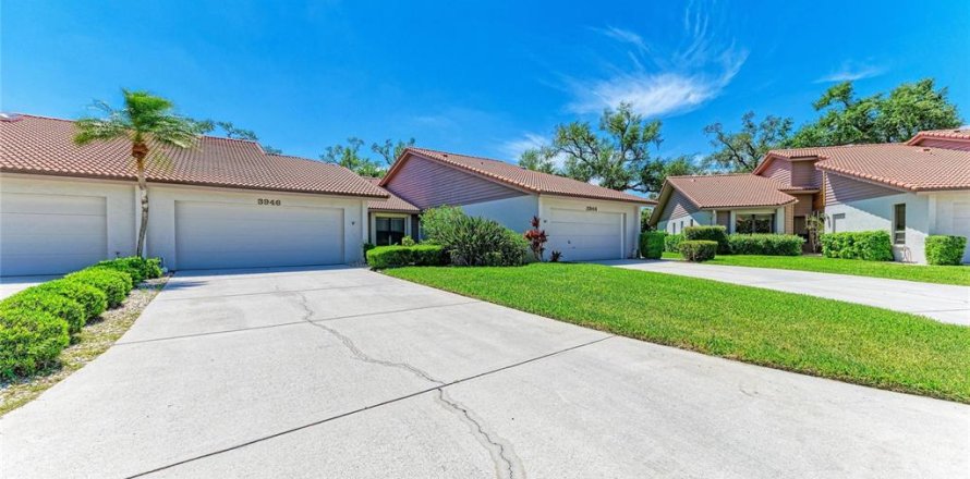 House in Sarasota, Florida 3 bedrooms, 184.88 sq.m. № 2218468