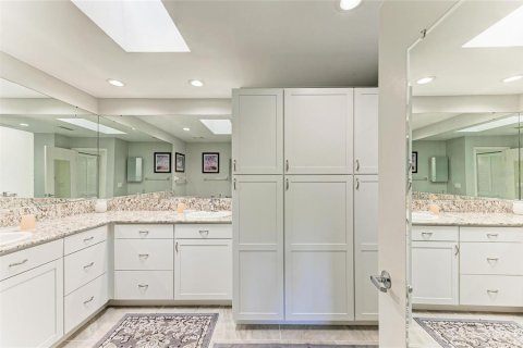 House in Sarasota, Florida 3 bedrooms, 184.88 sq.m. № 2218468 - photo 25