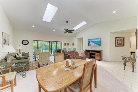 House in Sarasota, Florida 3 bedrooms, 184.88 sq.m. № 2218468 - photo 9
