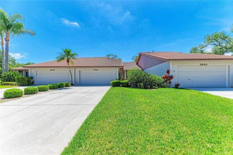 House in Sarasota, Florida 3 bedrooms, 184.88 sq.m. № 2218468 - photo 2