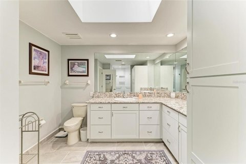 House in Sarasota, Florida 3 bedrooms, 184.88 sq.m. № 2218468 - photo 26