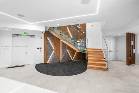 Propiedad comercial en venta en Miami, Florida № 2012613 - foto 3