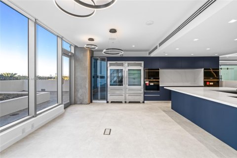 Propiedad comercial en venta en Miami, Florida № 2012613 - foto 12