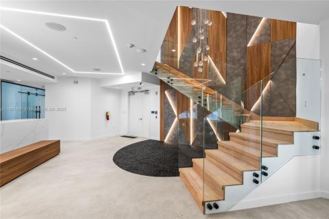 Propiedad comercial en venta en Miami, Florida № 2012613 - foto 21