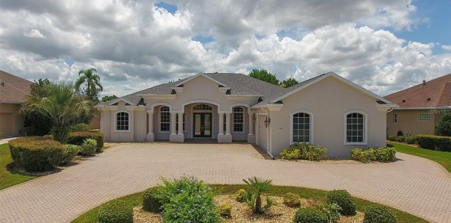House in Weeki Wachee, Florida 3 bedrooms, 242.66 sq.m. № 1810006