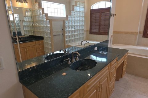 Villa ou maison à vendre à Weeki Wachee, Floride: 3 chambres, 242.66 m2 № 1810006 - photo 16
