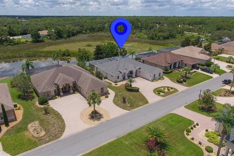 Villa ou maison à vendre à Weeki Wachee, Floride: 3 chambres, 242.66 m2 № 1810006 - photo 2