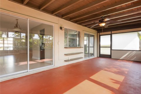 Купить виллу или дом в Тамарак, Флорида 2 спальни, 99.22м2, № 2027481 - фото 25