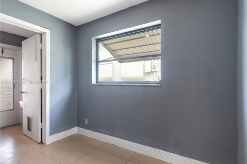 Купить виллу или дом в Тамарак, Флорида 2 спальни, 99.22м2, № 2027481 - фото 6