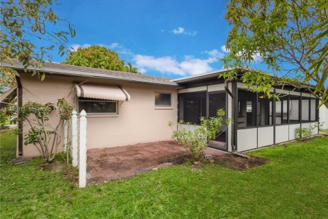 Купить виллу или дом в Тамарак, Флорида 2 спальни, 99.22м2, № 2027481 - фото 27