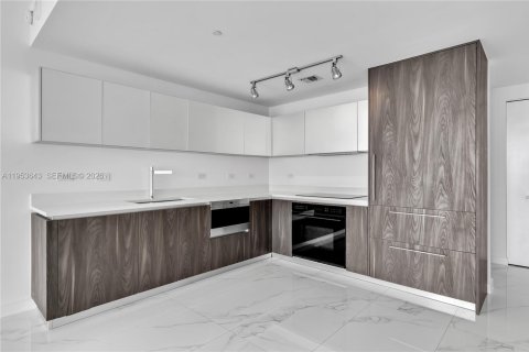 Copropriété à louer à Miami, Floride: 3 chambres, 141.77 m2 № 2008152 - photo 14