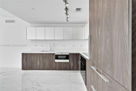 Copropriété à louer à Miami, Floride: 3 chambres, 141.77 m2 № 2008152 - photo 13