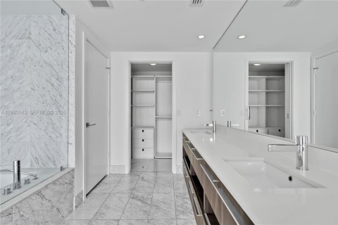 Copropriété à louer à Miami, Floride: 3 chambres, 141.77 m2 № 2008152 - photo 25