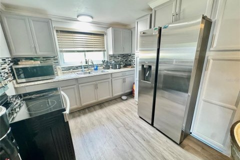 Купить коммерческую недвижимость в Холидэй, Флорида 241.92м2, № 1843767 - фото 13