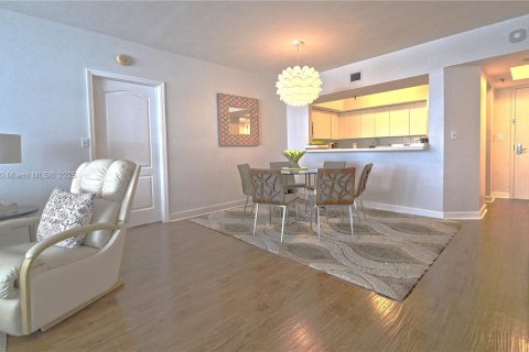 Copropriété à louer à Surfside, Floride: 2 chambres, 140.28 m2 № 1817581 - photo 6