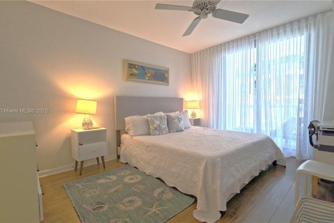 Copropriété à louer à Surfside, Floride: 2 chambres, 140.28 m2 № 1817581 - photo 15