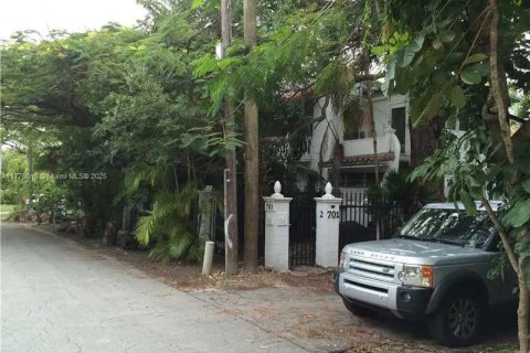 Propiedad comercial en venta en Miami, Florida, 359.07 m2 № 1983286 - foto 1