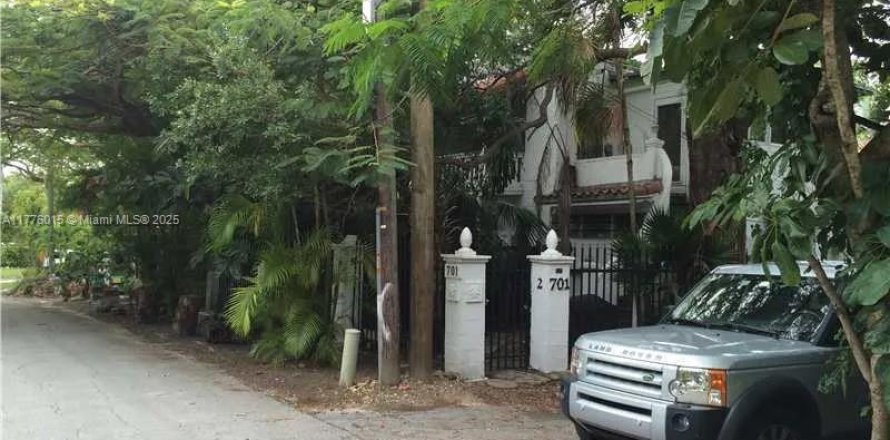 Propiedad comercial en Miami, Florida 359.07 m2 № 1983286