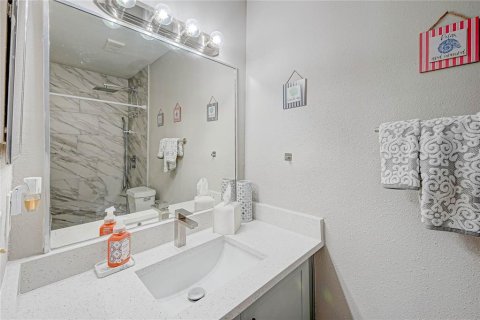 Купить кондоминиум в Киссимми, Флорида 7 комнат, 87.05м2, № 1907459 - фото 17