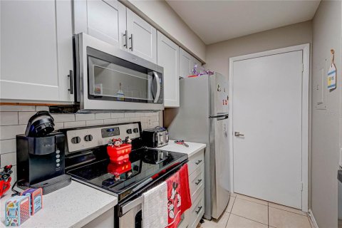 Купить кондоминиум в Киссимми, Флорида 7 комнат, 87.05м2, № 1907459 - фото 8