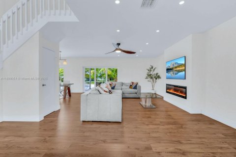House in Cooper City, Florida 5 bedrooms, 249.54 sq.m. № 1951409 - photo 9