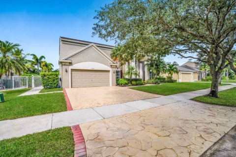 House in Cooper City, Florida 5 bedrooms, 249.54 sq.m. № 1951409 - photo 3