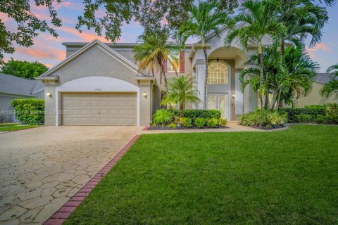 House in Cooper City, Florida 5 bedrooms, 249.54 sq.m. № 1951409 - photo 1