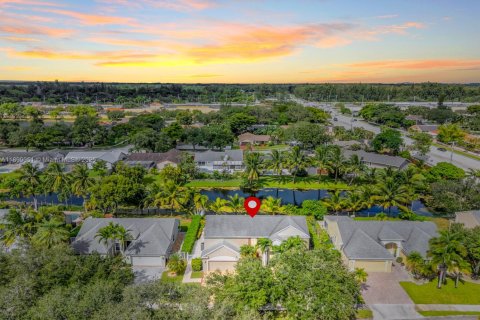 House in Cooper City, Florida 5 bedrooms, 249.54 sq.m. № 1951409 - photo 5