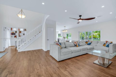 House in Cooper City, Florida 5 bedrooms, 249.54 sq.m. № 1951409 - photo 8