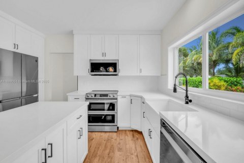 House in Cooper City, Florida 5 bedrooms, 249.54 sq.m. № 1951409 - photo 19