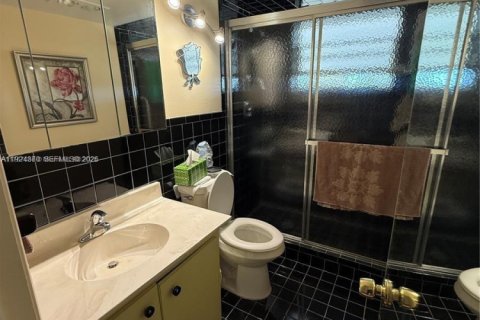 Condo in Hollywood, Florida, 2 bedrooms  № 2082895 - photo 25