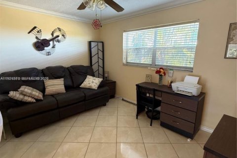 Condo in Hollywood, Florida, 2 bedrooms  № 2082895 - photo 18