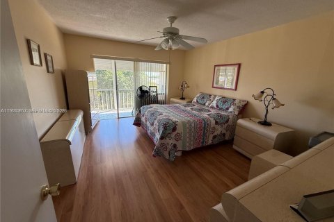 Condo in Hollywood, Florida, 2 bedrooms  № 2082895 - photo 20