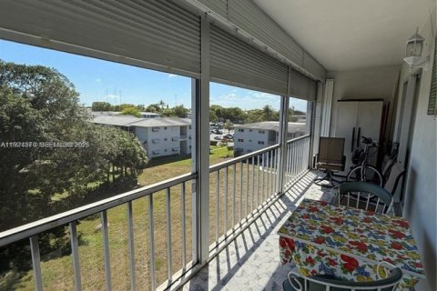 Condo in Hollywood, Florida, 2 bedrooms  № 2082895 - photo 15