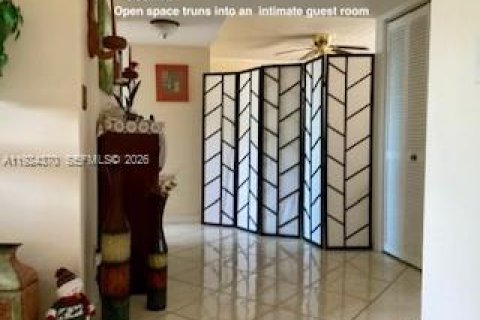 Condo in Hollywood, Florida, 2 bedrooms  № 2082895 - photo 10