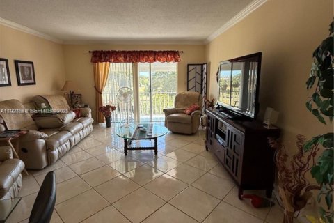 Condo in Hollywood, Florida, 2 bedrooms  № 2082895 - photo 12