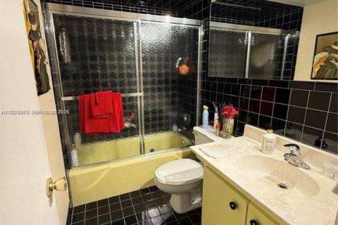 Condo in Hollywood, Florida, 2 bedrooms  № 2082895 - photo 21