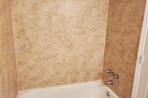 Снять в аренду кондоминиум в Халландейл-Бич, Флорида 1 спальня, 65.5м2, № 2024710 - фото 10