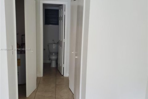Снять в аренду кондоминиум в Халландейл-Бич, Флорида 1 спальня, 65.5м2, № 2024710 - фото 8