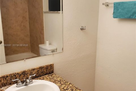 Снять в аренду кондоминиум в Халландейл-Бич, Флорида 1 спальня, 65.5м2, № 2024710 - фото 9