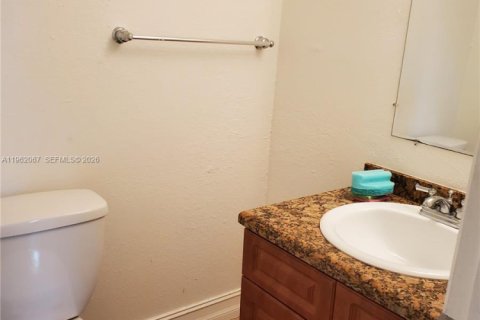 Снять в аренду кондоминиум в Халландейл-Бич, Флорида 1 спальня, 65.5м2, № 2024710 - фото 4