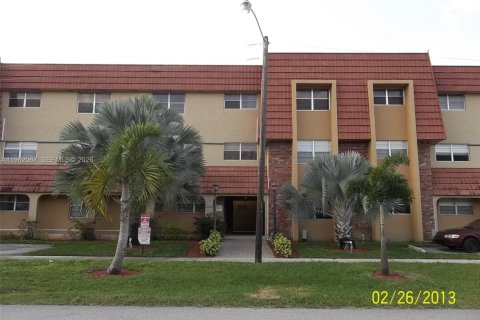 Кондоминиум с 1 спальней в Халландейл-Бич, Флорида № 2024710