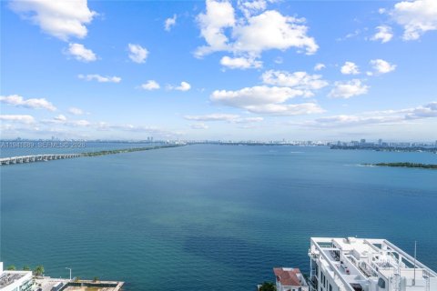 Condominio en alquiler en Miami, Florida, 3 dormitorios, 142.14 m2 № 2060133 - foto 13