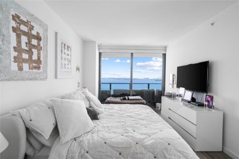 Condominio en alquiler en Miami, Florida, 3 dormitorios, 142.14 m2 № 2060133 - foto 4