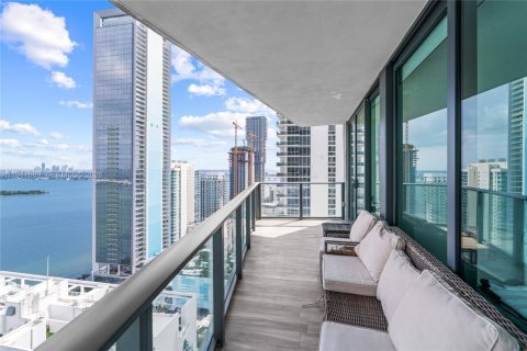 Condominio en alquiler en Miami, Florida, 3 dormitorios, 142.14 m2 № 2060133 - foto 16