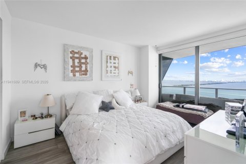 Condominio en alquiler en Miami, Florida, 3 dormitorios, 142.14 m2 № 2060133 - foto 3