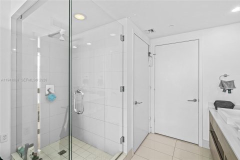 Condominio en alquiler en Miami, Florida, 3 dormitorios, 142.14 m2 № 2060133 - foto 6
