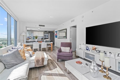Condominio en Miami, Florida, 3 dormitorios  № 2060133
