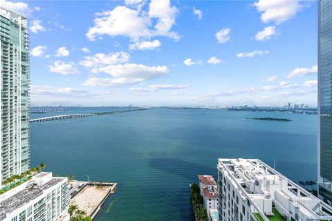 Condominio en alquiler en Miami, Florida, 3 dormitorios, 142.14 m2 № 2060133 - foto 14